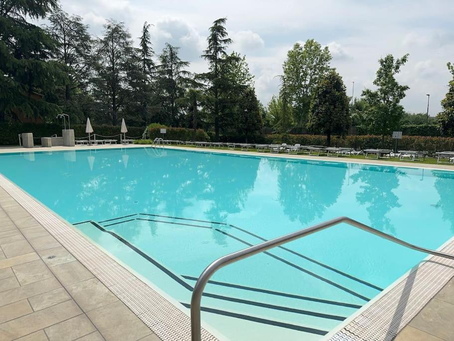 5' From Punta Gro Beach With Free Swimming Pool Сірміоне Екстер'єр фото