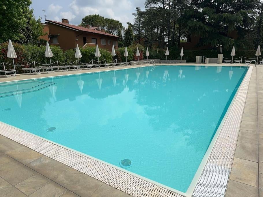 5' From Punta Gro Beach With Free Swimming Pool Сірміоне Екстер'єр фото